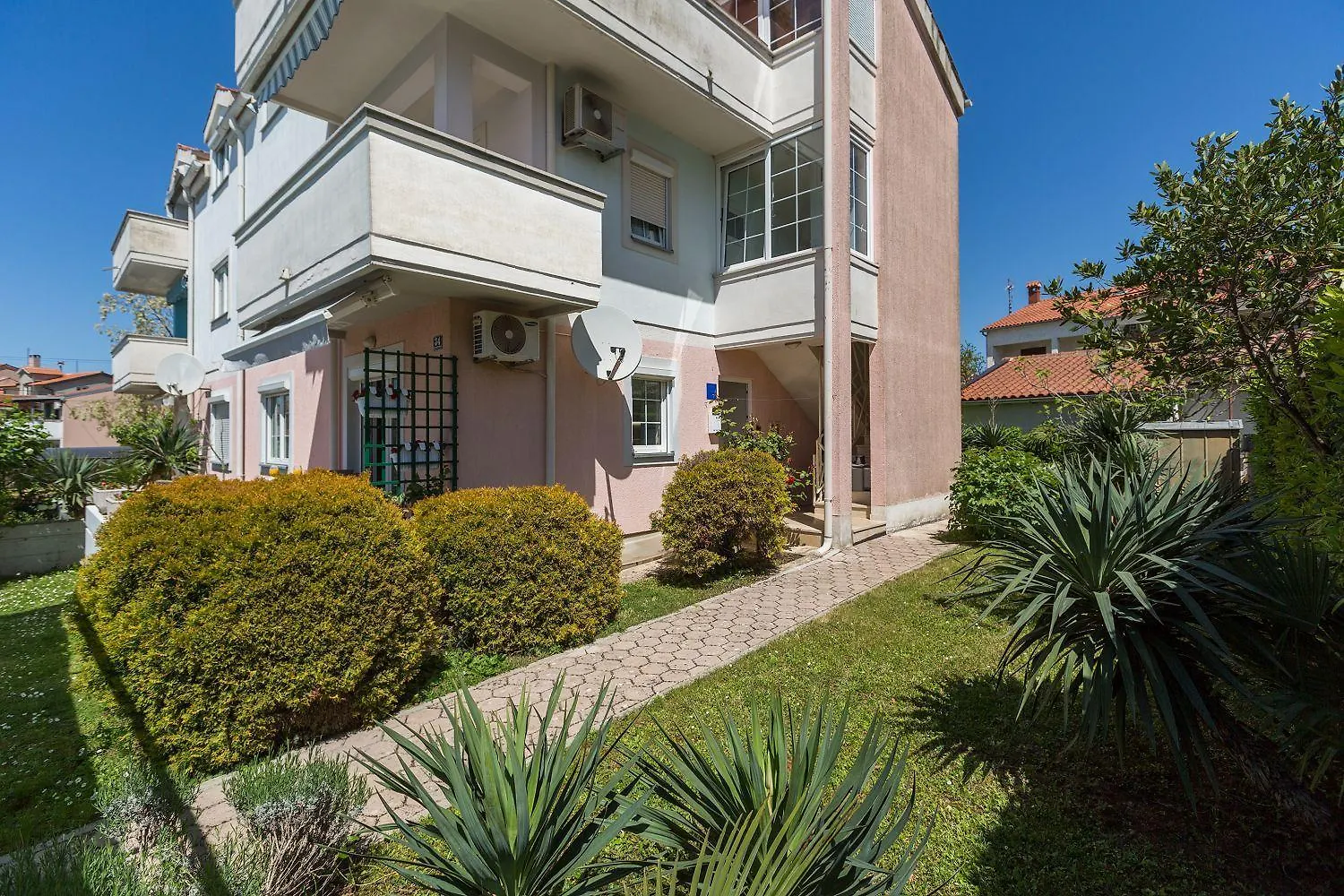 Lichtdurchflutetes Apartment Nur 500 Meter Zum Strand Mit Privater Terrasse Funtana