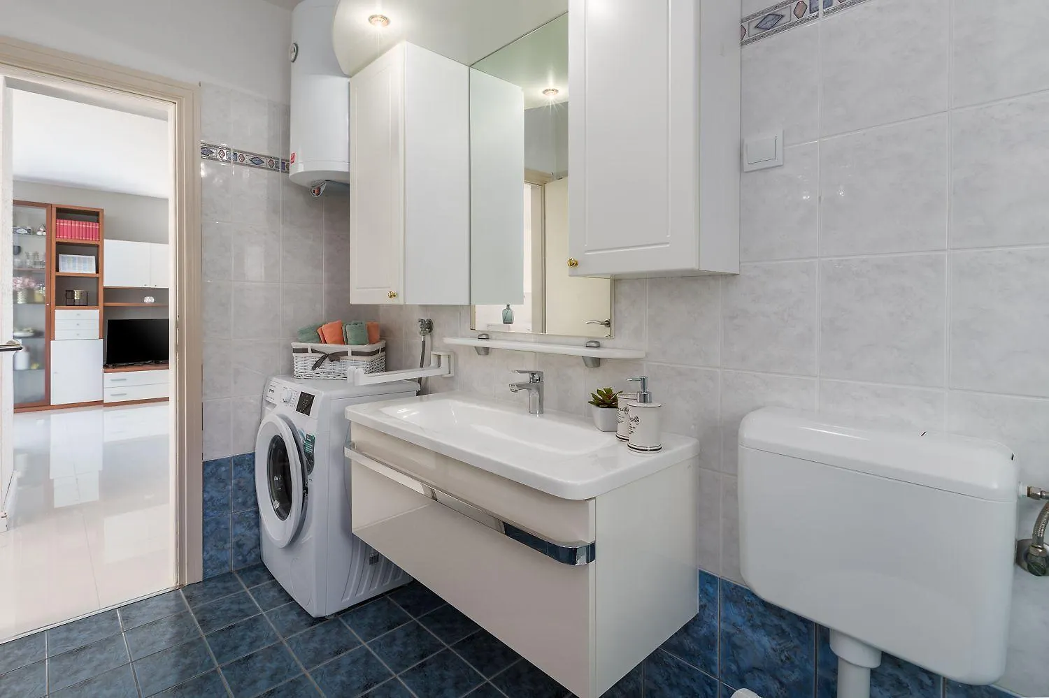 Lichtdurchflutetes Apartment Nur 500 Meter Zum Strand Mit Privater Terrasse Funtana 0*,  Croatia