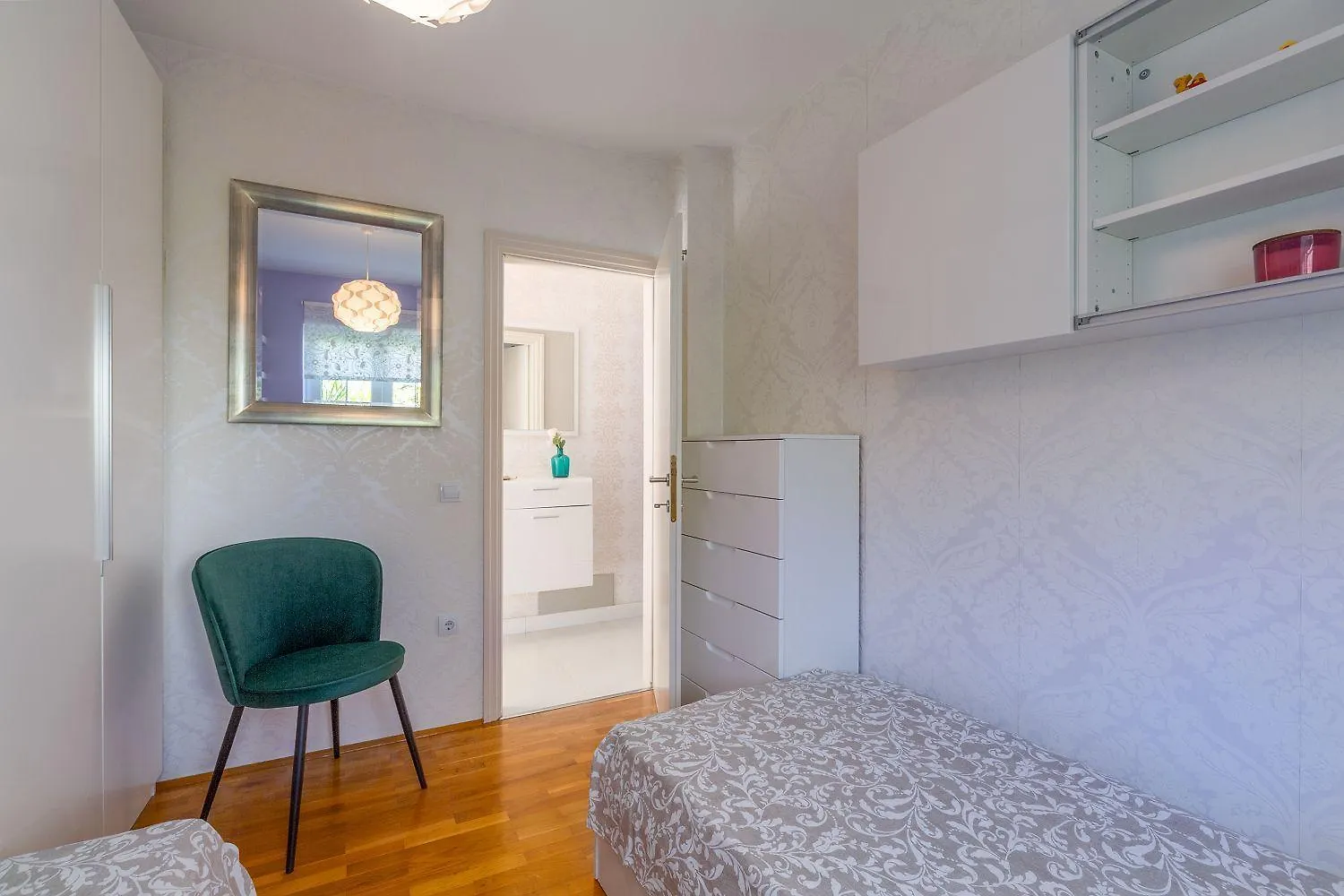 Lichtdurchflutetes Apartment Nur 500 Meter Zum Strand Mit Privater Terrasse Funtana 0*,  Croatia