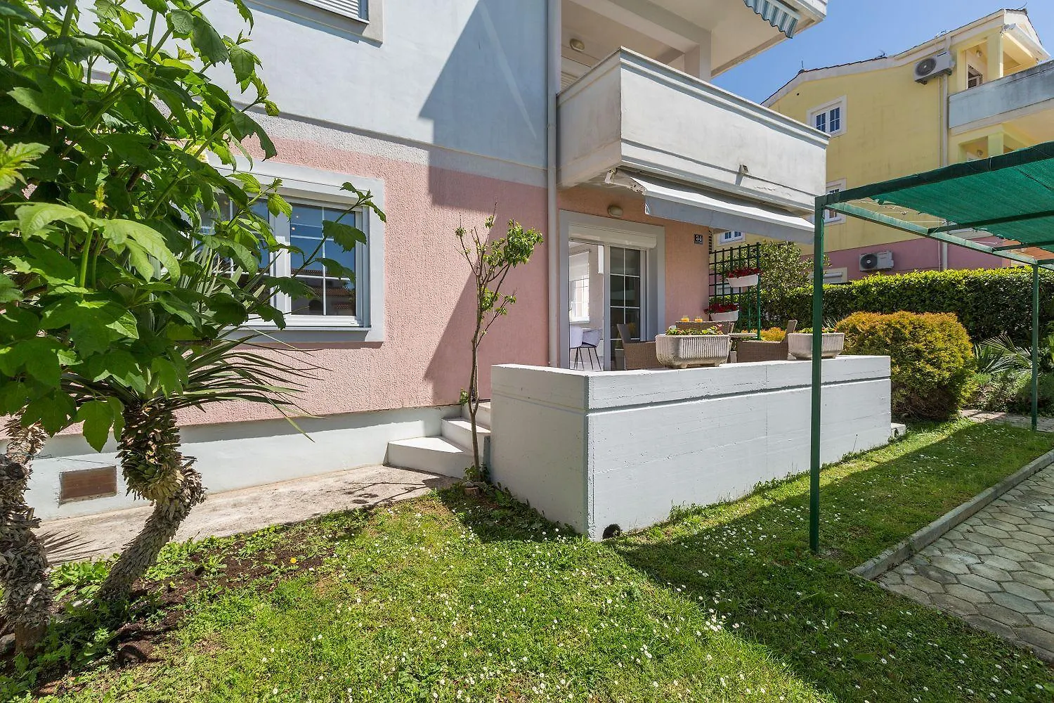 Lichtdurchflutetes Apartment Nur 500 Meter Zum Strand Mit Privater Terrasse Funtana Croatia