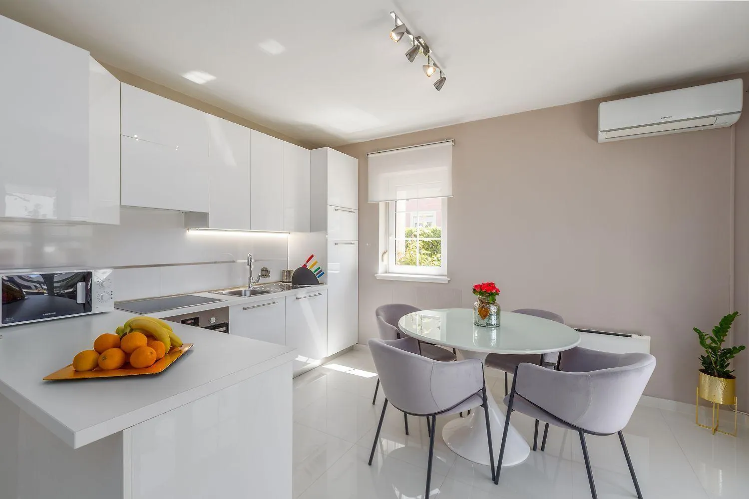 Lichtdurchflutetes Apartment Nur 500 Meter Zum Strand Mit Privater Terrasse Funtana