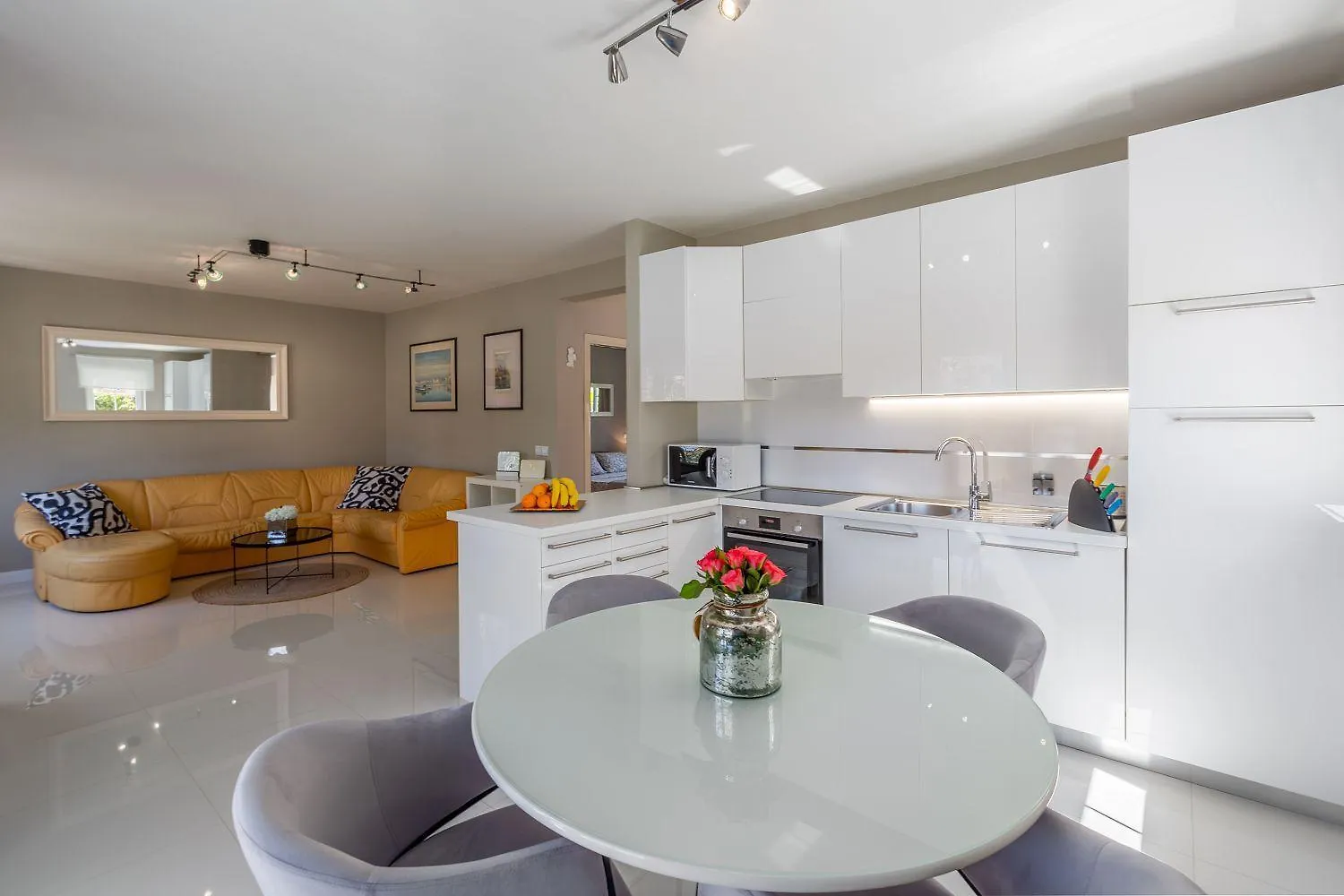 Lichtdurchflutetes Apartment Nur 500 Meter Zum Strand Mit Privater Terrasse Funtana