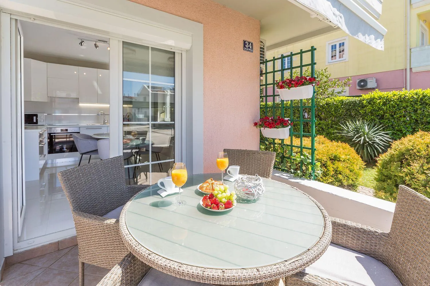 Lichtdurchflutetes Apartment Nur 500 Meter Zum Strand Mit Privater Terrasse Funtana 0*,